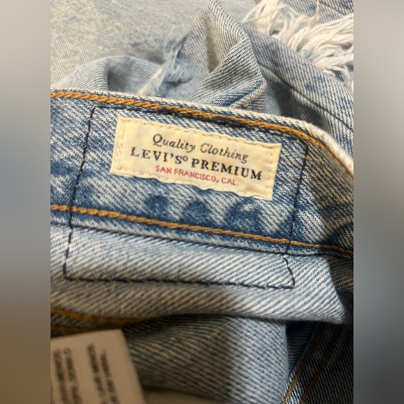 Levi’s 501 women ripped jeans - Picture 4 of 5
